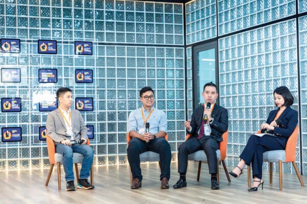 Ông Nguyễn Trung Tín, Phó chủ tịch HĐQT An Gia và Nguyễn Hoàng Trung, CEO Loship (thứ hai và thứ ba từ phải sang) chia sẻ tại Toạ đàm“Từ sống sót đến tăng trưởng” do Propzy vừa tổ chức tại TP.HCM