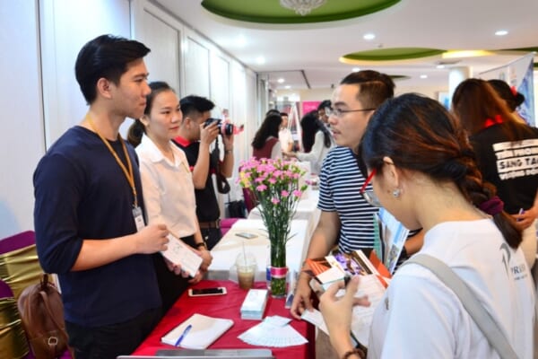 Bạn trẻ giới thiệu về dự án khởi nghiệp của mình